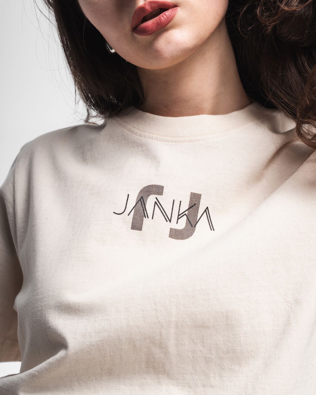 BEIGE BASIC T-SHIRT