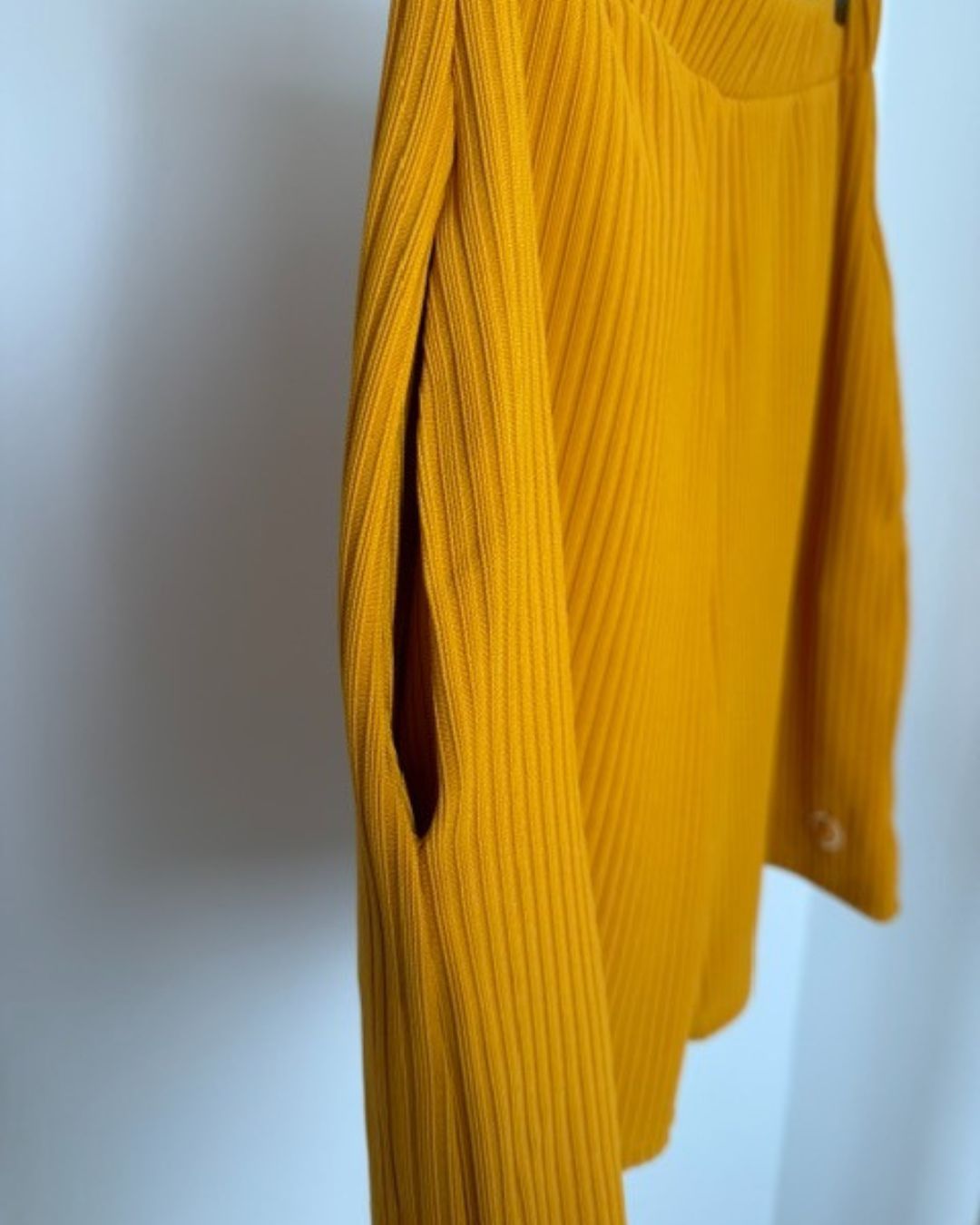 MUSTARD MEN'S SHORTS