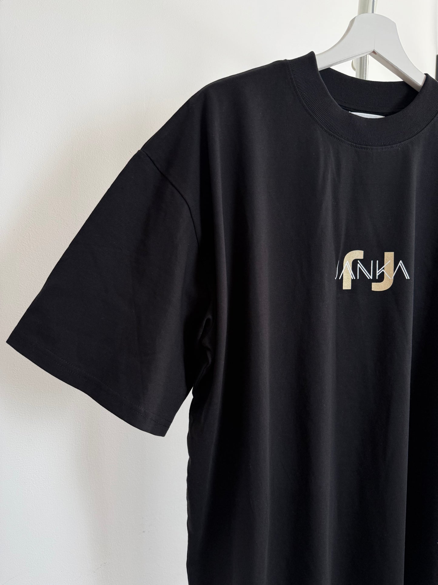 MEN's BLACK BASIC T-SHIRT